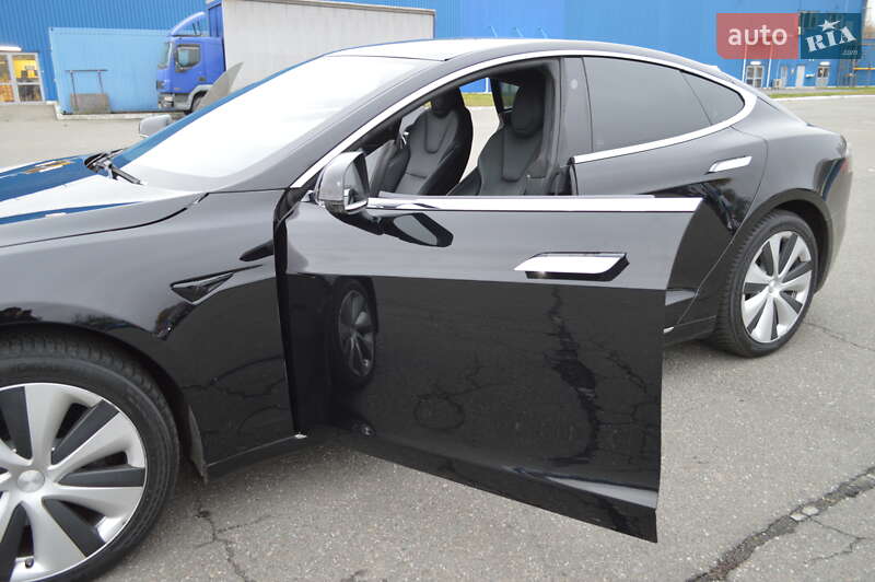 Лифтбек Tesla Model S 2020 в Киеве