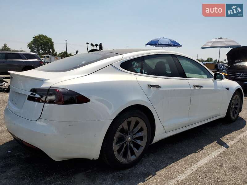 Ліфтбек Tesla Model S 2018 в Львові