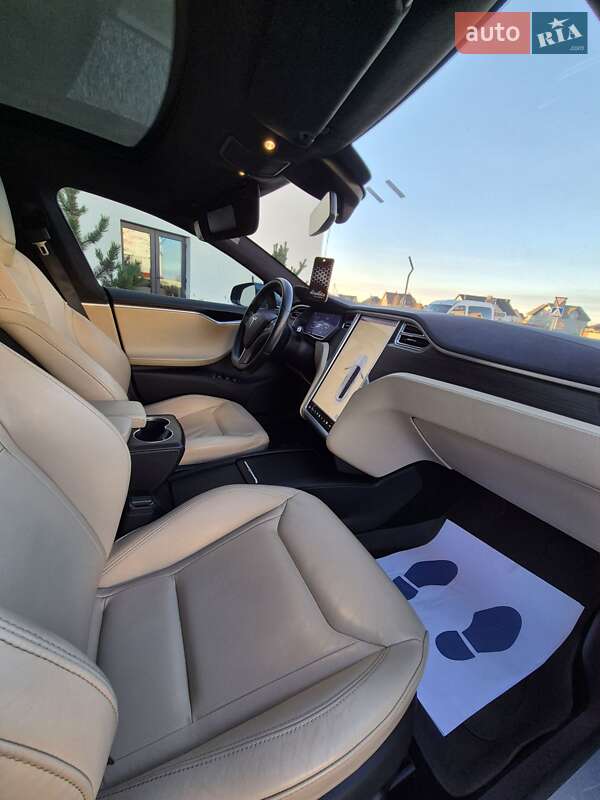 Ліфтбек Tesla Model S 2017 в Луцьку