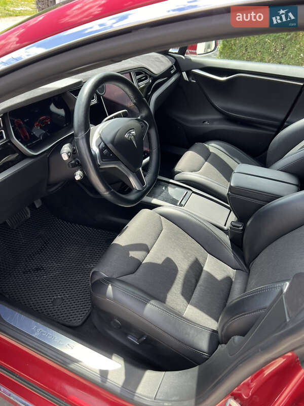 Ліфтбек Tesla Model S 2017 в Вінниці