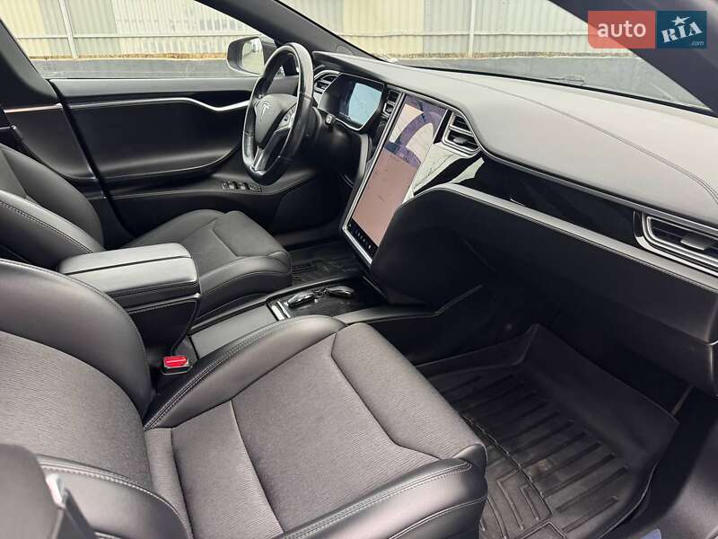 Ліфтбек Tesla Model S 2017 в Вінниці