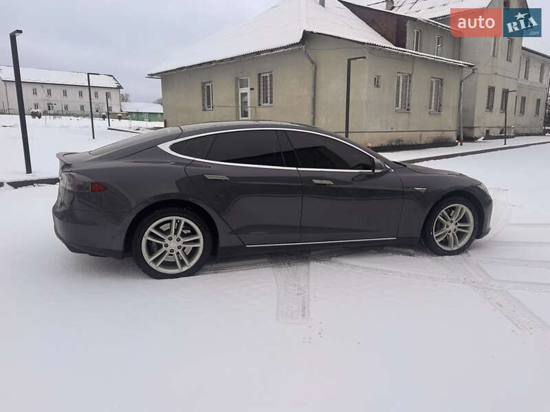 Лифтбек Tesla Model S 2016 в Львове фото 5 Лифтбек Tesla Model S 2016 в Львове