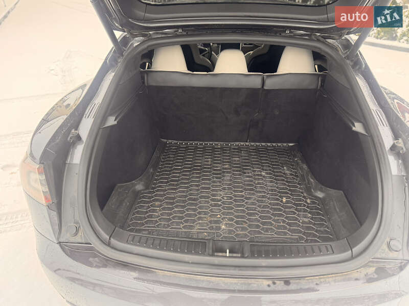 Лифтбек Tesla Model S 2016 в Львове фото 10 Лифтбек Tesla Model S 2016 в Львове
