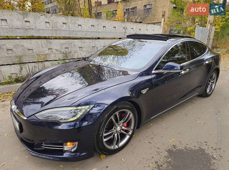 Лифтбек Tesla Model S 2015 в Киеве