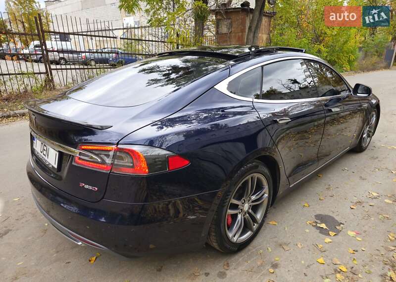 Лифтбек Tesla Model S 2015 в Киеве