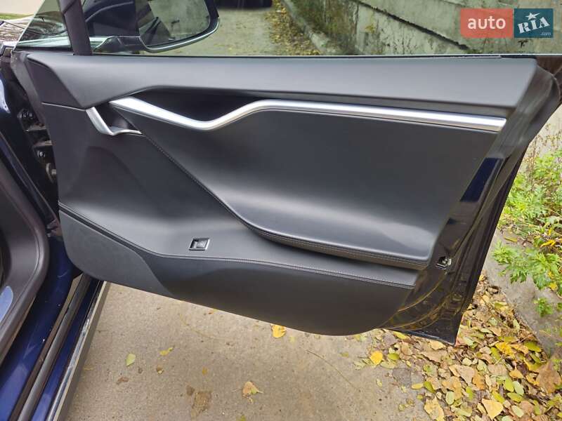 Лифтбек Tesla Model S 2015 в Киеве