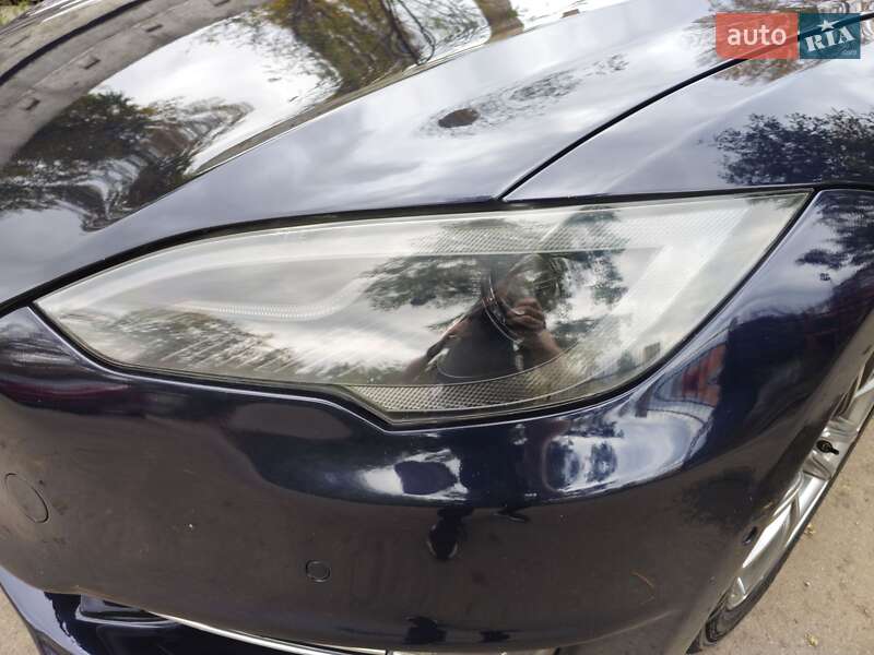 Лифтбек Tesla Model S 2015 в Киеве