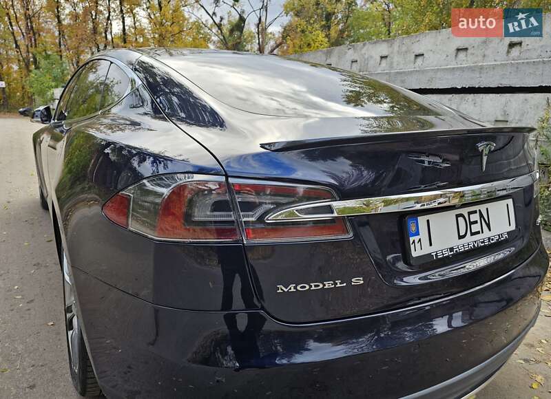 Лифтбек Tesla Model S 2015 в Киеве
