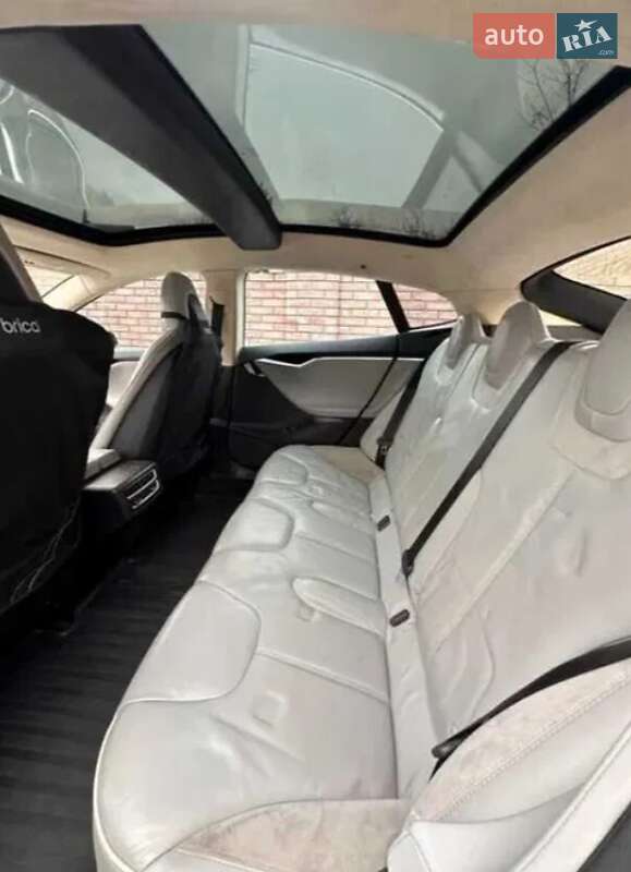Лифтбек Tesla Model S 2013 в Киеве