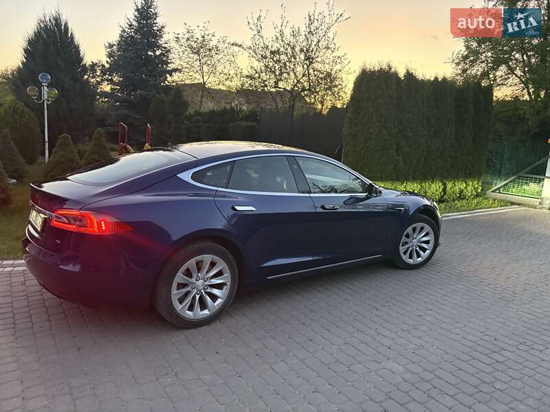Ліфтбек Tesla Model S 2017 в Чернівцях