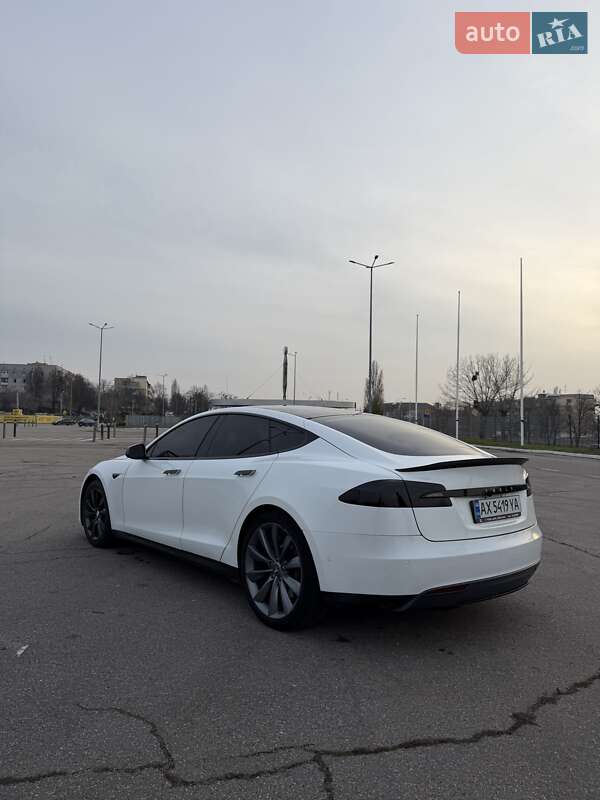 Ліфтбек Tesla Model S 2015 в Харкові