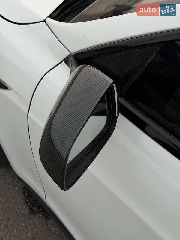 Ліфтбек Tesla Model S 2015 в Харкові