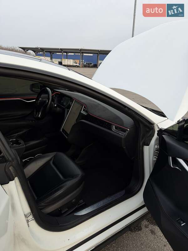 Ліфтбек Tesla Model S 2015 в Харкові