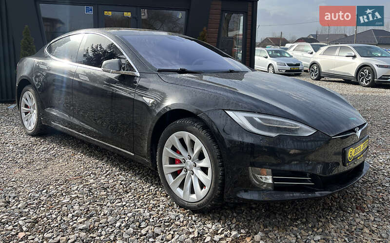 Лифтбек Tesla Model S 2016 в Коломые
