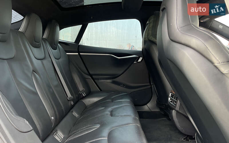 Лифтбек Tesla Model S 2016 в Коломые