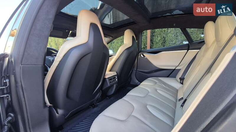 Ліфтбек Tesla Model S 2017 в Луцьку