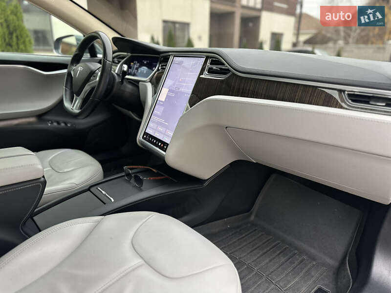 Ліфтбек Tesla Model S 2013 в Одесі