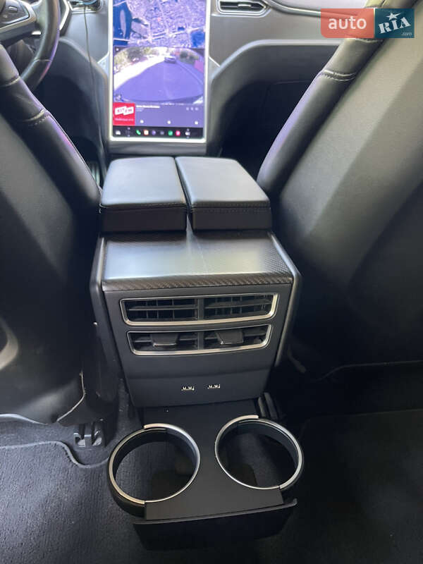 Лифтбек Tesla Model S 2015 в Киеве фото 17 Лифтбек Tesla Model S 2015 в Киеве