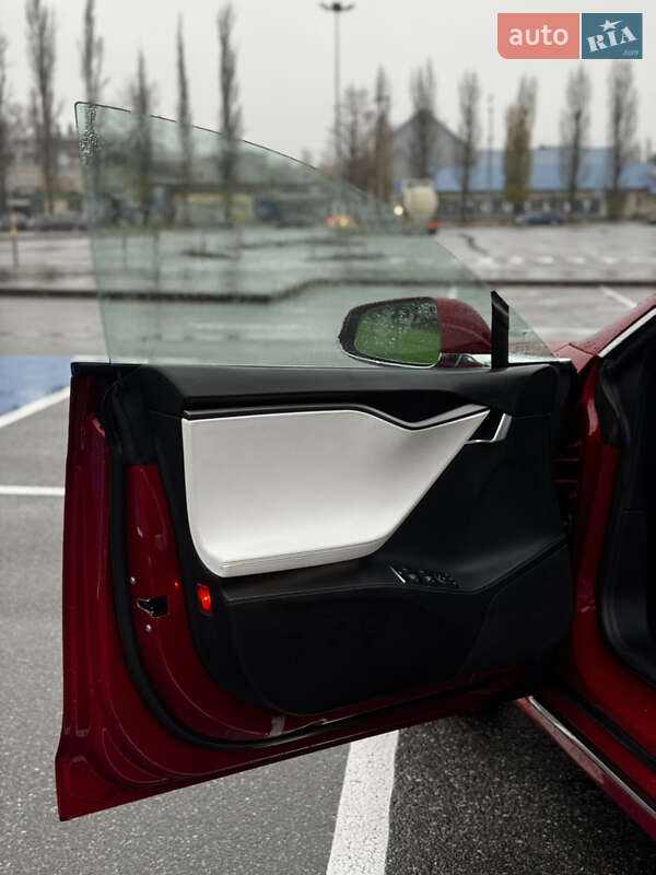 Лифтбек Tesla Model S 2019 в Киеве