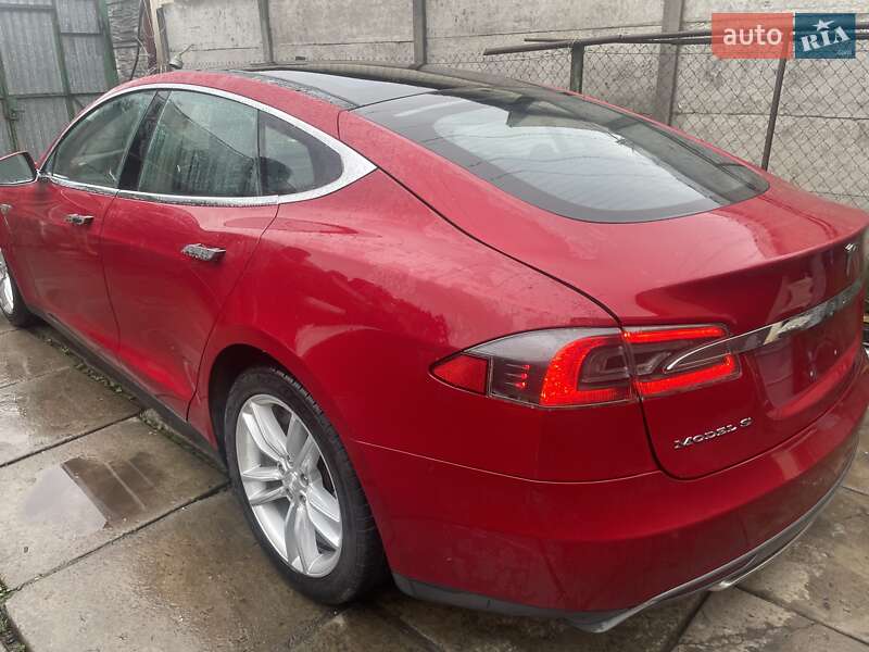 Ліфтбек Tesla Model S 2014 в Києві