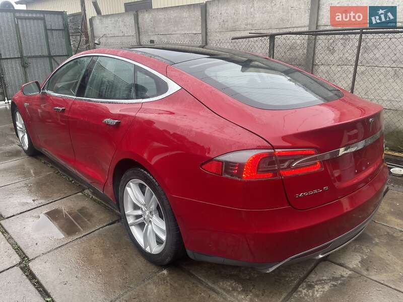 Ліфтбек Tesla Model S 2014 в Києві