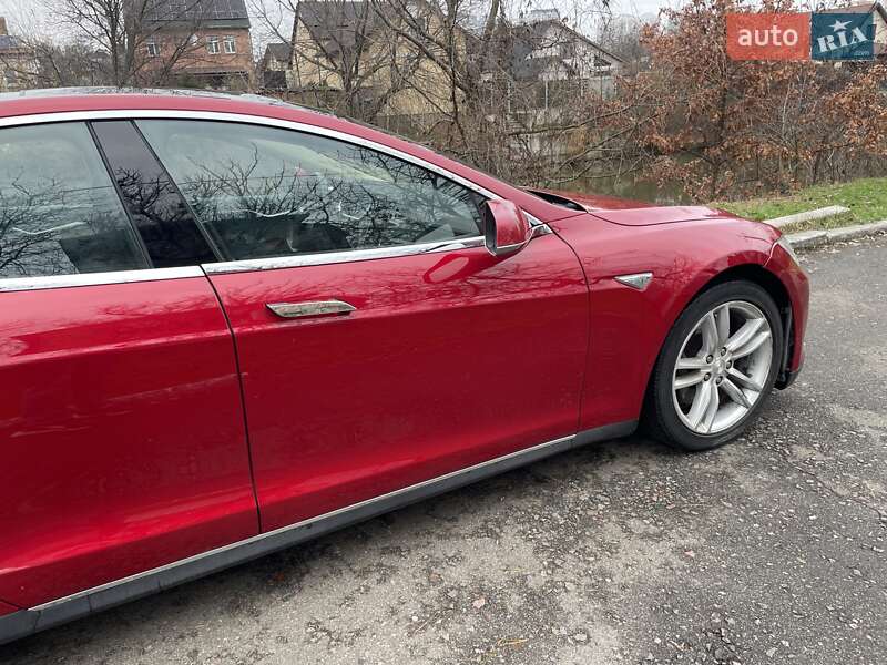 Ліфтбек Tesla Model S 2014 в Києві