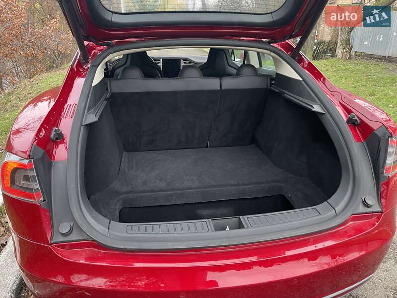 Ліфтбек Tesla Model S 2014 в Києві