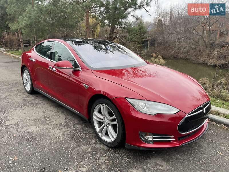 Ліфтбек Tesla Model S 2014 в Києві