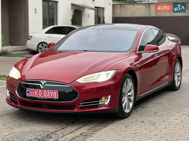 Tesla Model S 2015
