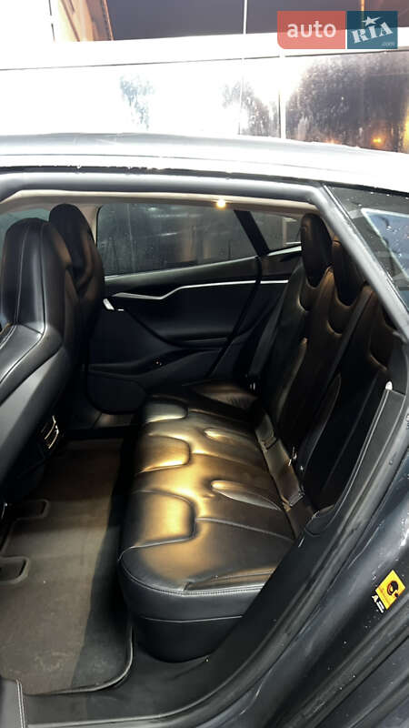 Ліфтбек Tesla Model S 2015 в Одесі