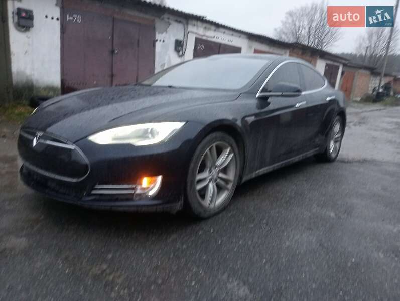 Tesla Model S 2013
