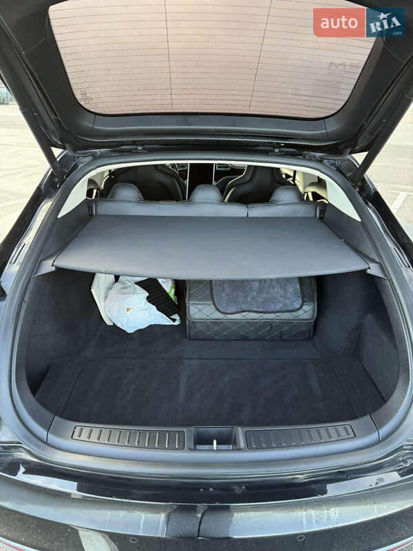 Ліфтбек Tesla Model S 2014 в Одесі
