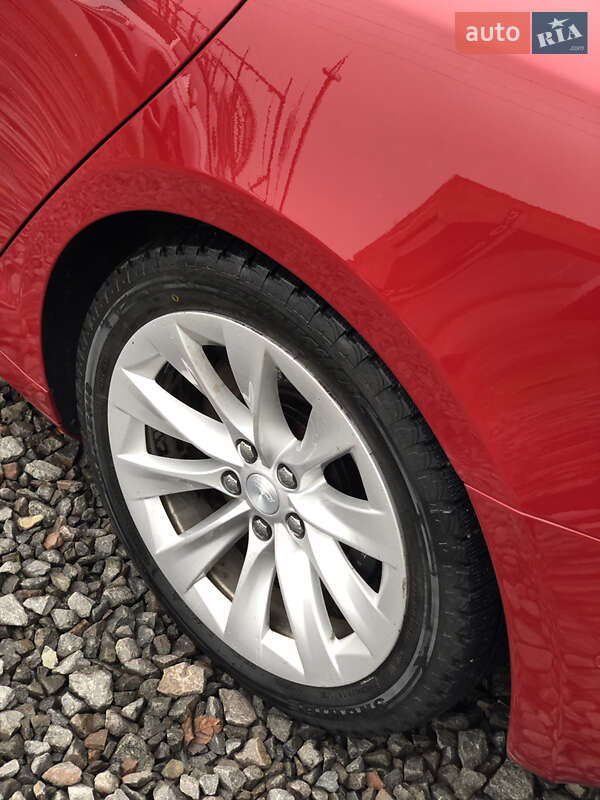 Ліфтбек Tesla Model S 2016 в Чернівцях