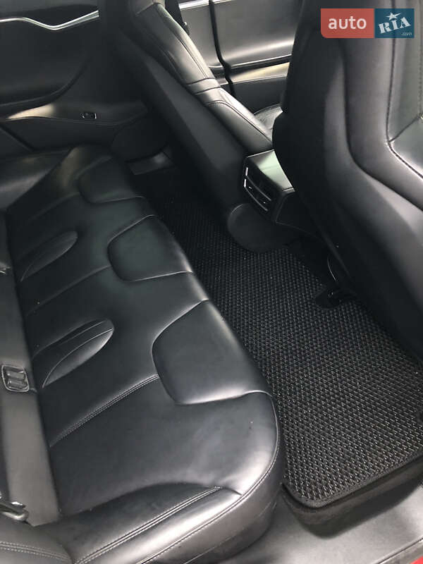 Ліфтбек Tesla Model S 2016 в Чернівцях