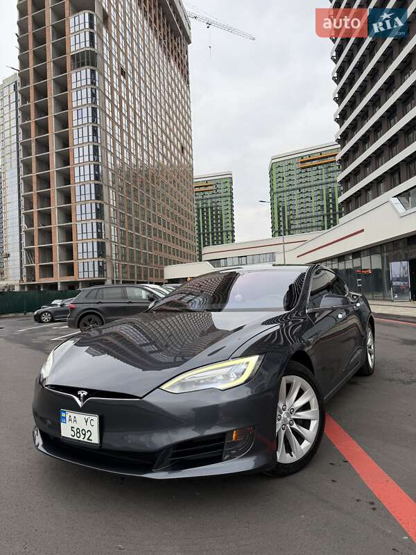 Ліфтбек Tesla Model S 2017 в Києві фото Ліфтбек Tesla Model S 2017 в Києві