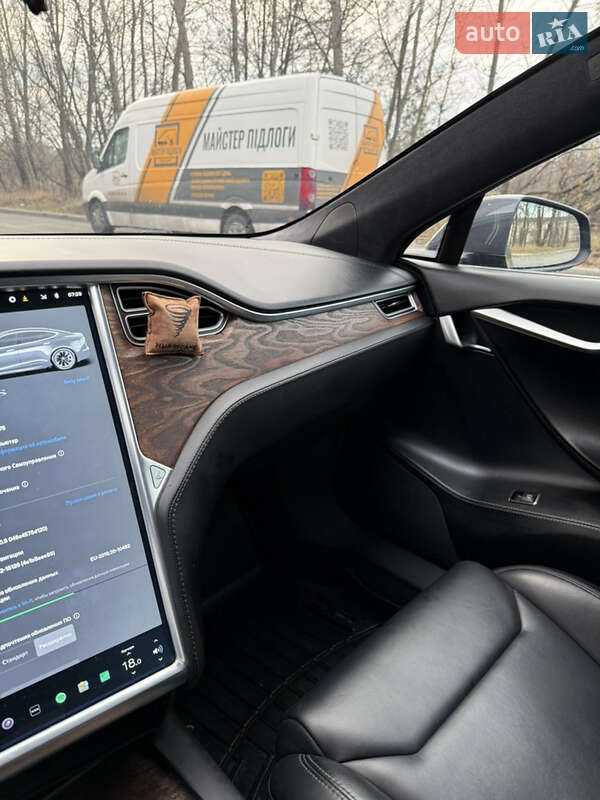 Лифтбек Tesla Model S 2018 в Чернигове