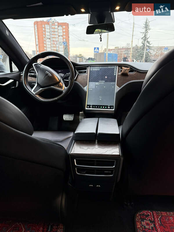 Лифтбек Tesla Model S 2018 в Чернигове