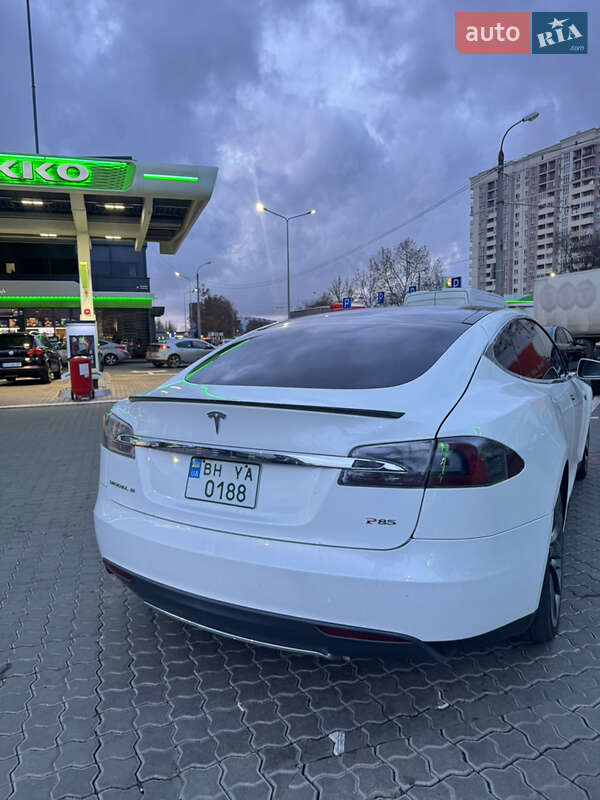 Ліфтбек Tesla Model S 2013 в Одесі