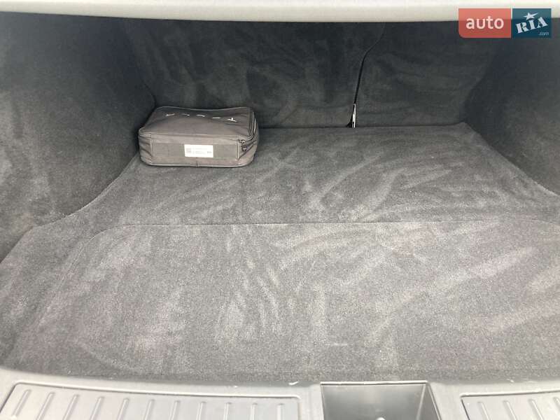 Лифтбек Tesla Model S 2020 в Днепре фото 16 Лифтбек Tesla Model S 2020 в Днепре