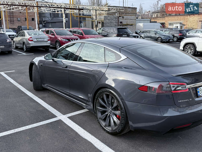 Лифтбек Tesla Model S 2017 в Киеве фото 5 Лифтбек Tesla Model S 2017 в Киеве