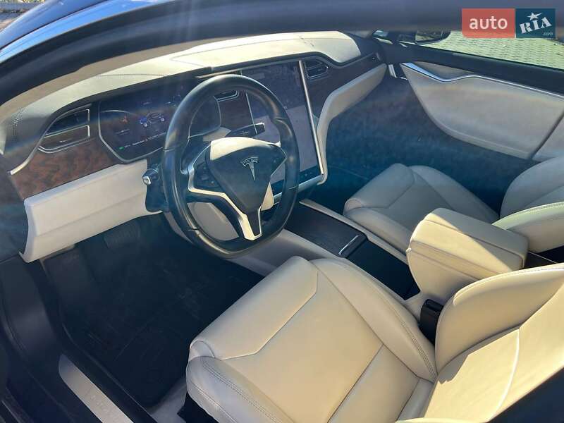 Лифтбек Tesla Model S 2017 в Кременчуге