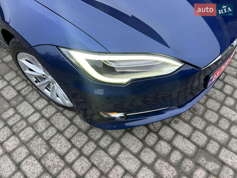 Ліфтбек Tesla Model S 2017 в Львові