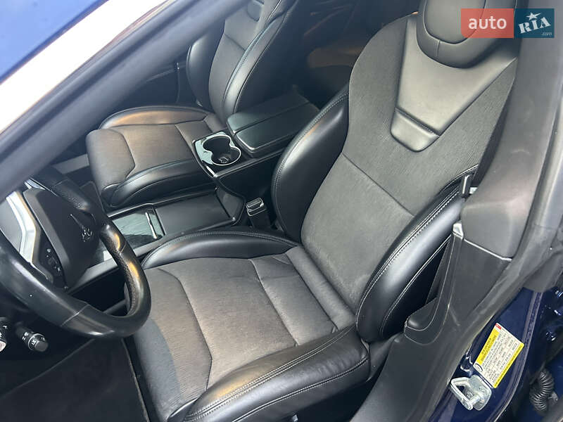 Ліфтбек Tesla Model S 2017 в Львові