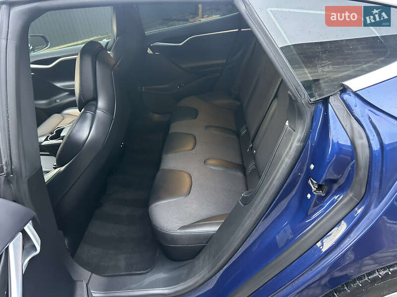 Ліфтбек Tesla Model S 2017 в Львові