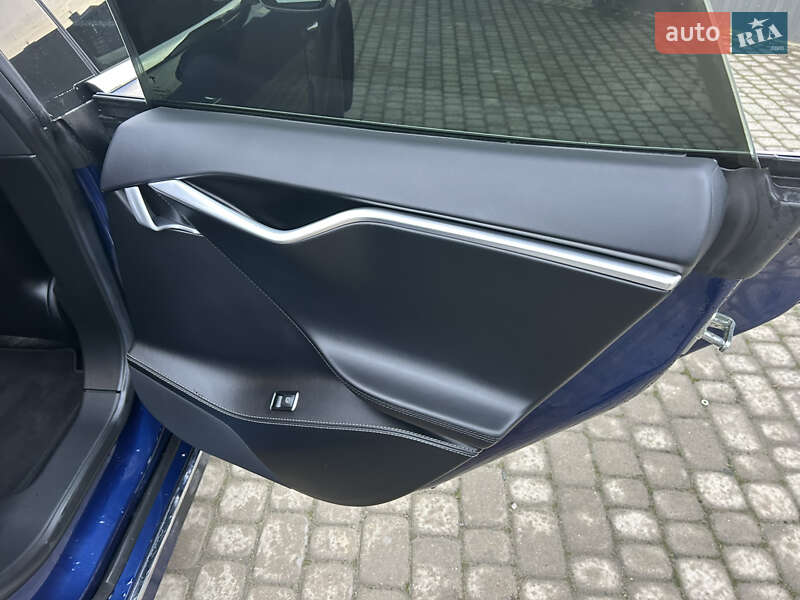 Ліфтбек Tesla Model S 2017 в Львові