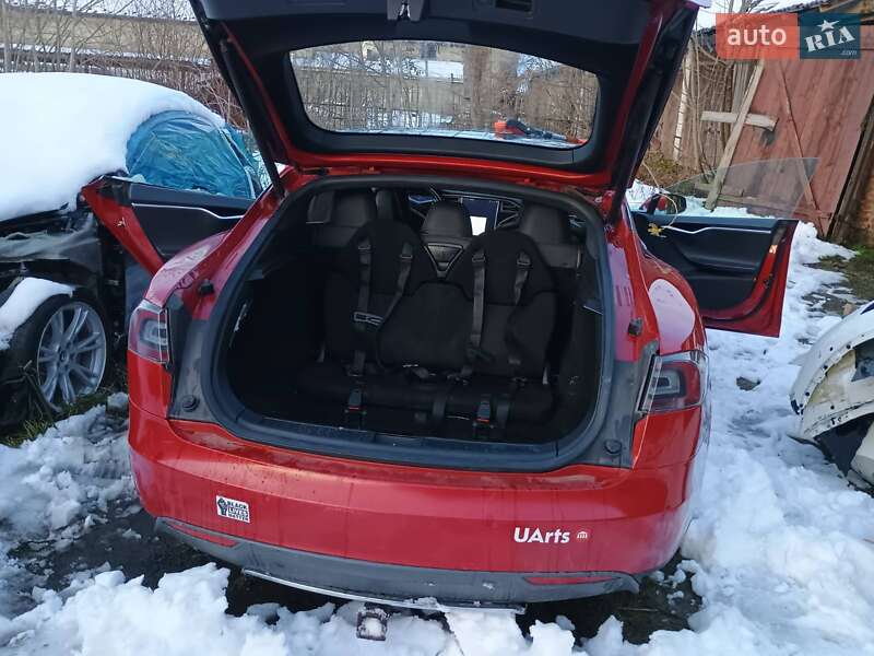 Лифтбек Tesla Model S 2016 в Самборе