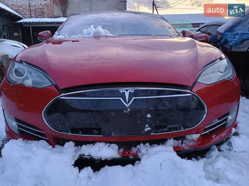 Лифтбек Tesla Model S 2016 в Самборе