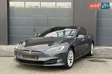 Ліфтбек Tesla Model S 2016 в Городку