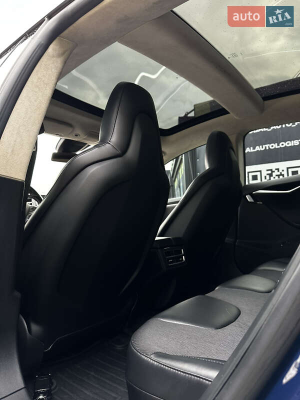 Лифтбек Tesla Model S 2016 в Львове