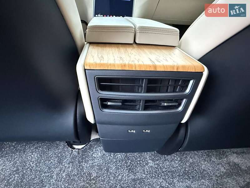 Лифтбек Tesla Model S 2019 в Киеве